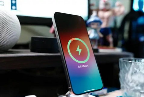 湟中苹果15换屏服务分享用什么充电器给iPhone15充电更好 